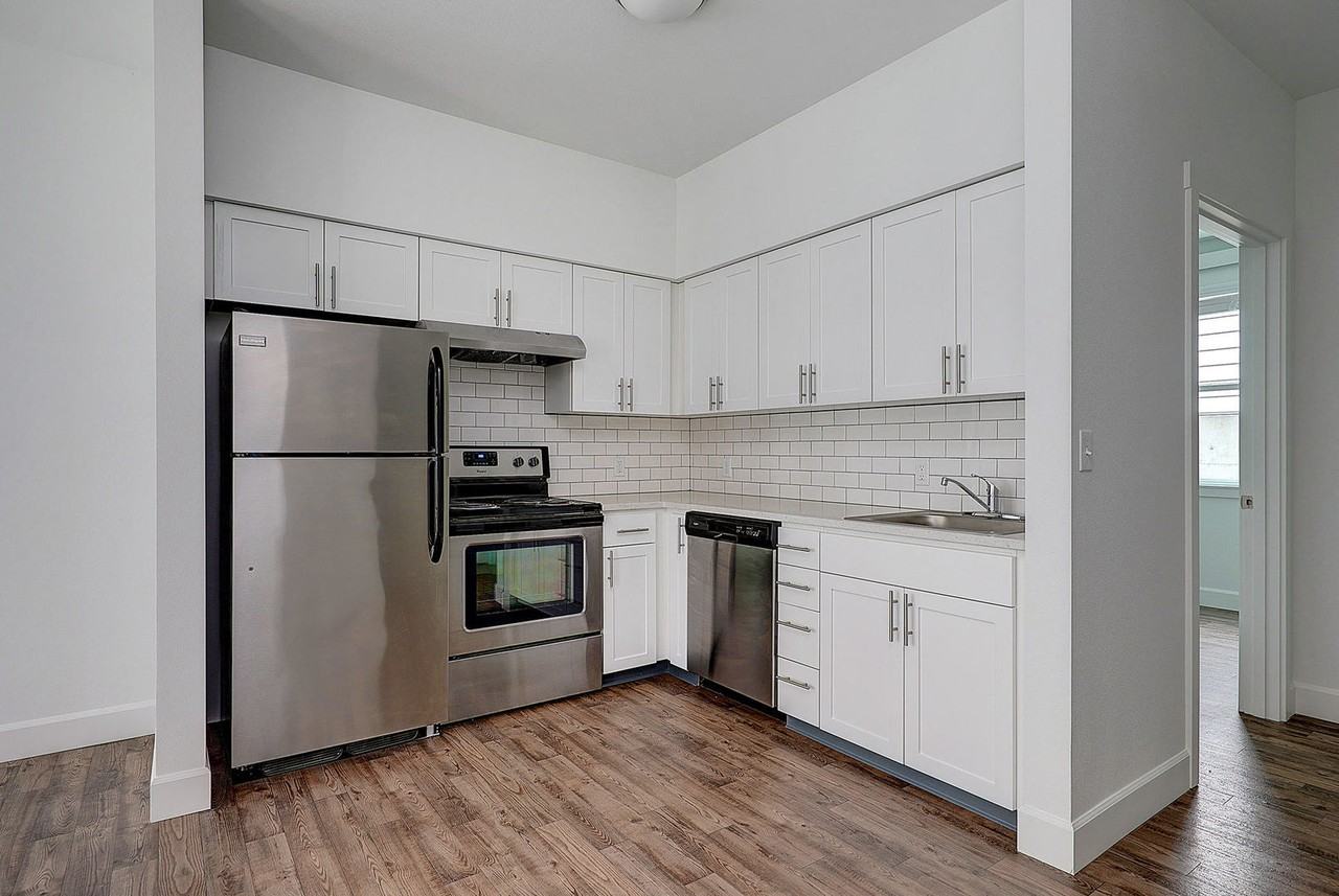 7510 SE Milwaukie Avenue - Photo 4 of 35