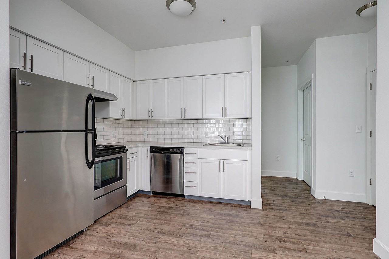 7510 SE Milwaukie Avenue - Photo 5 of 35