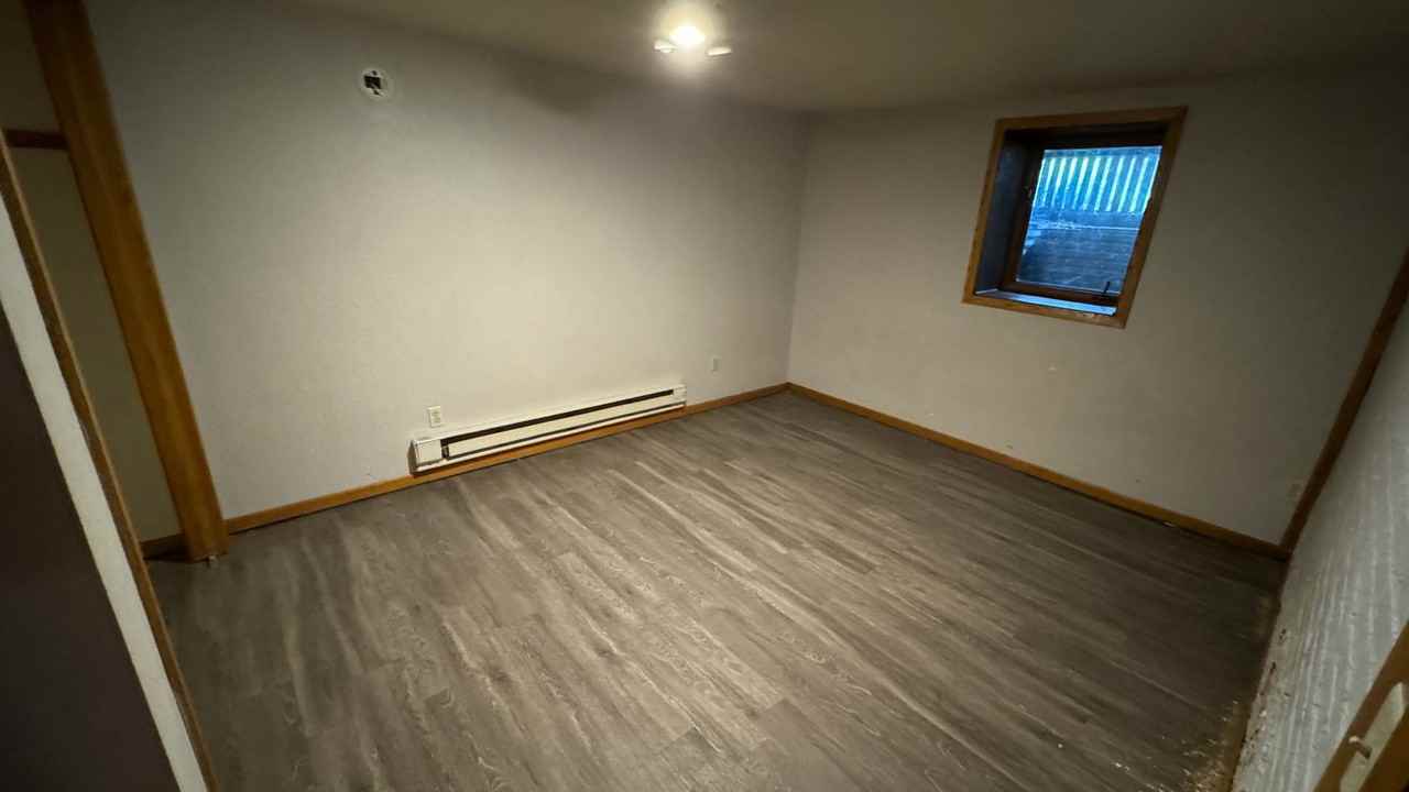 Dinnie Apts 102-108 4th Ave S - Photo 5 of 11