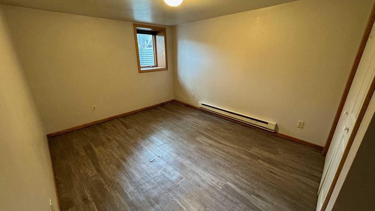 Dinnie Apts 102-108 4th Ave S - Photo 6 of 11