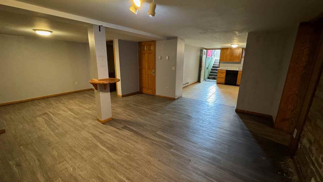 Dinnie Apts 102-108 4th Ave S - Photo 7 of 11