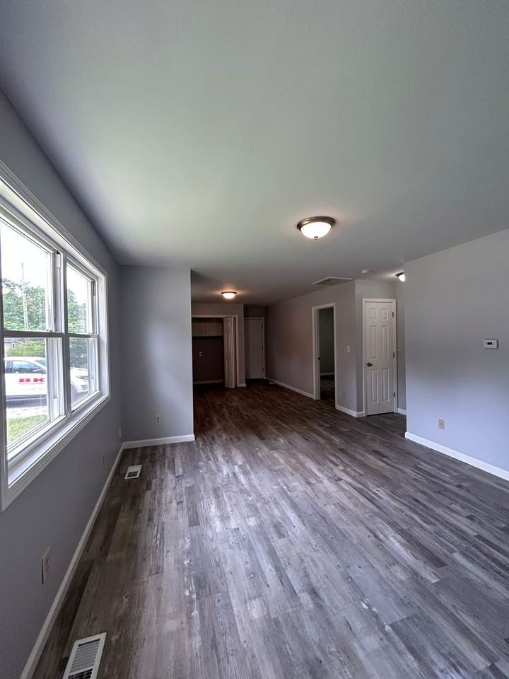 306 Harrison St - Photo 2 of 11