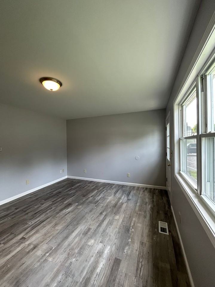 306 Harrison St - Photo 3 of 11
