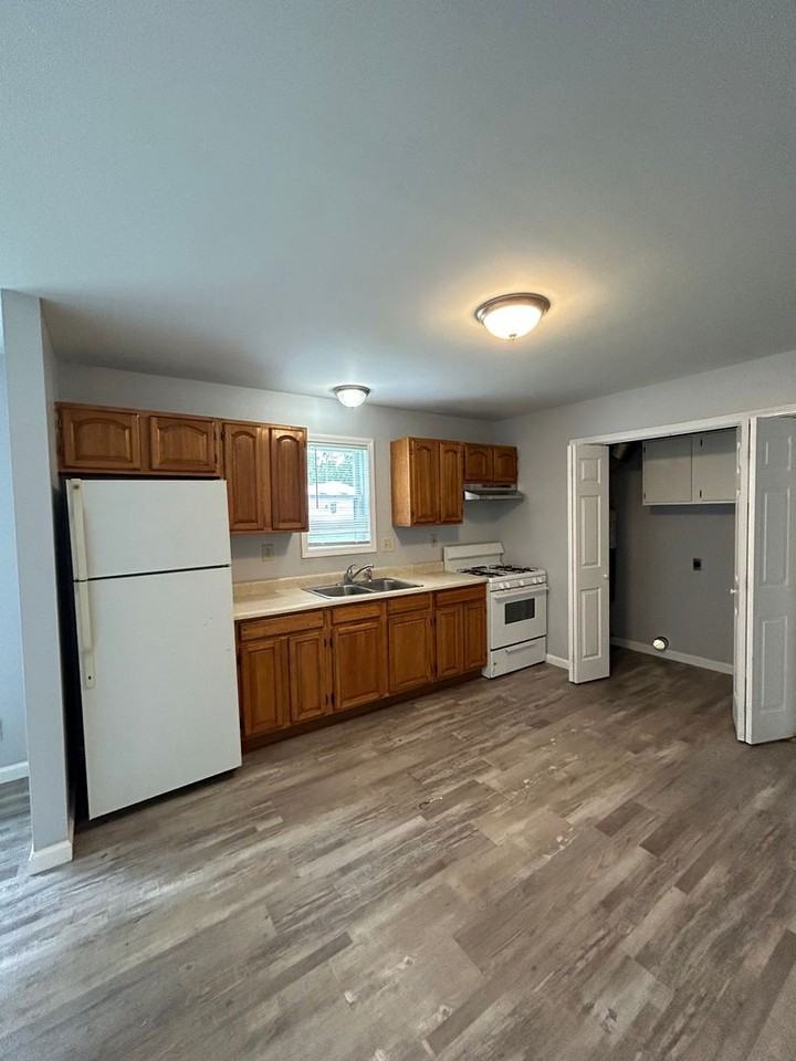 306 Harrison St - Photo 4 of 11