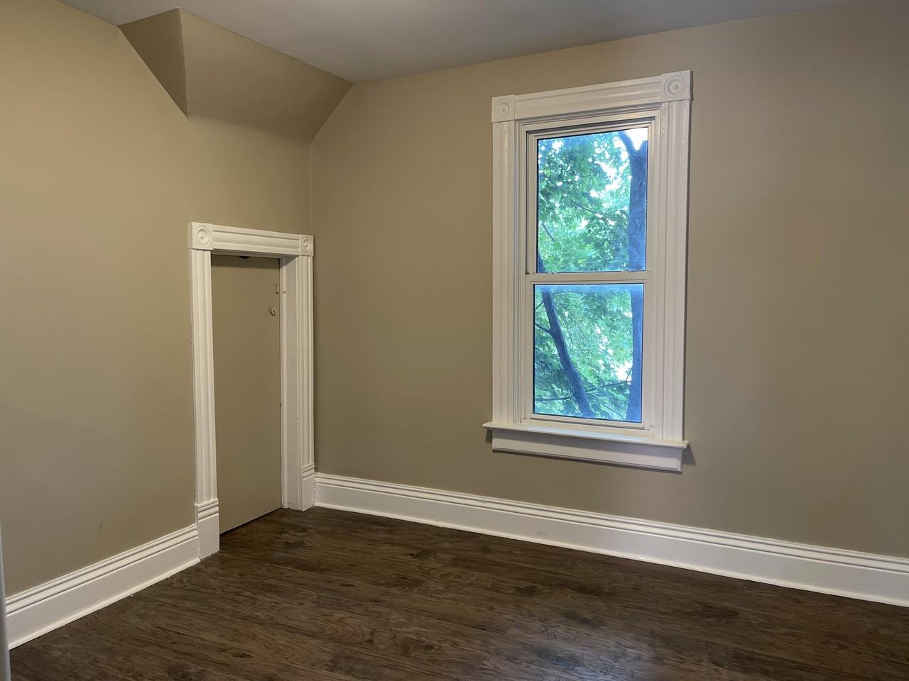 116 Mitton St N Uppr - Photo 5 of 13