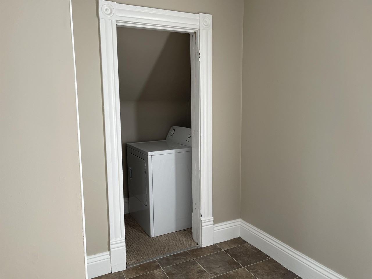 116 Mitton St N Uppr - Photo 7 of 13