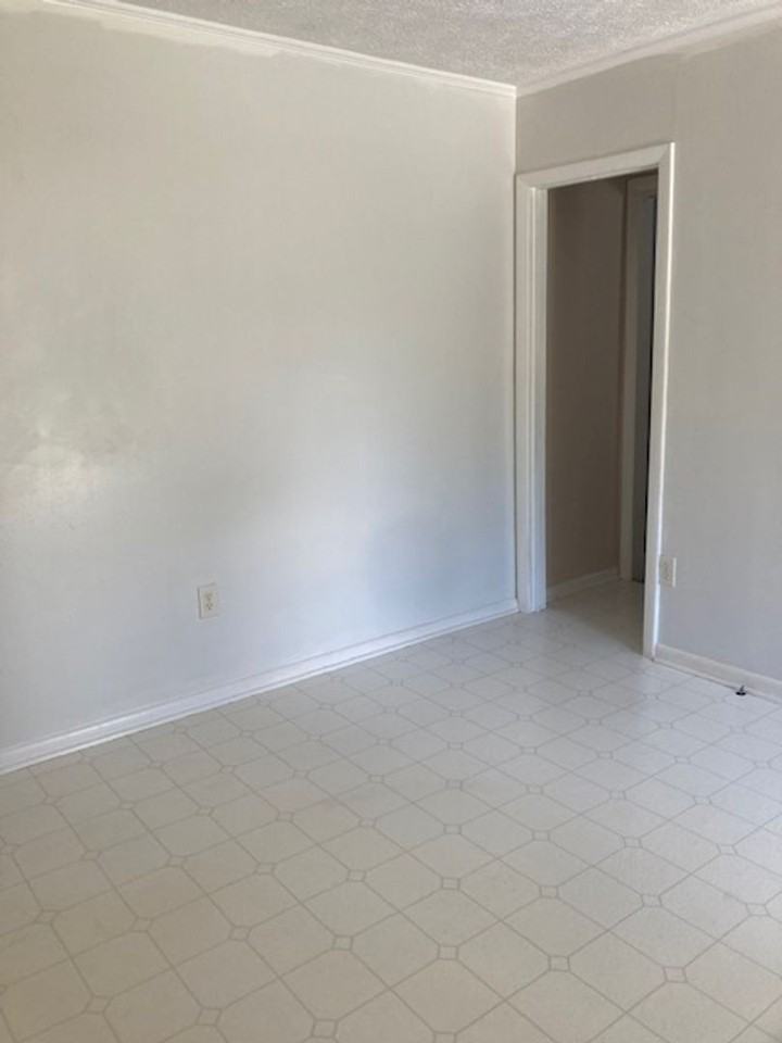 2808 Milford Ave - Photo 7 of 27