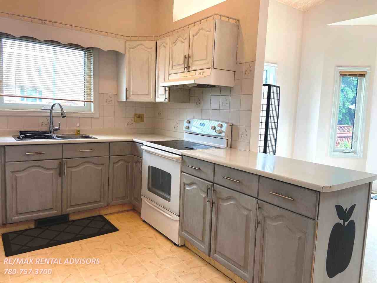 3903 28 Ave Nw - Photo 3 of 24