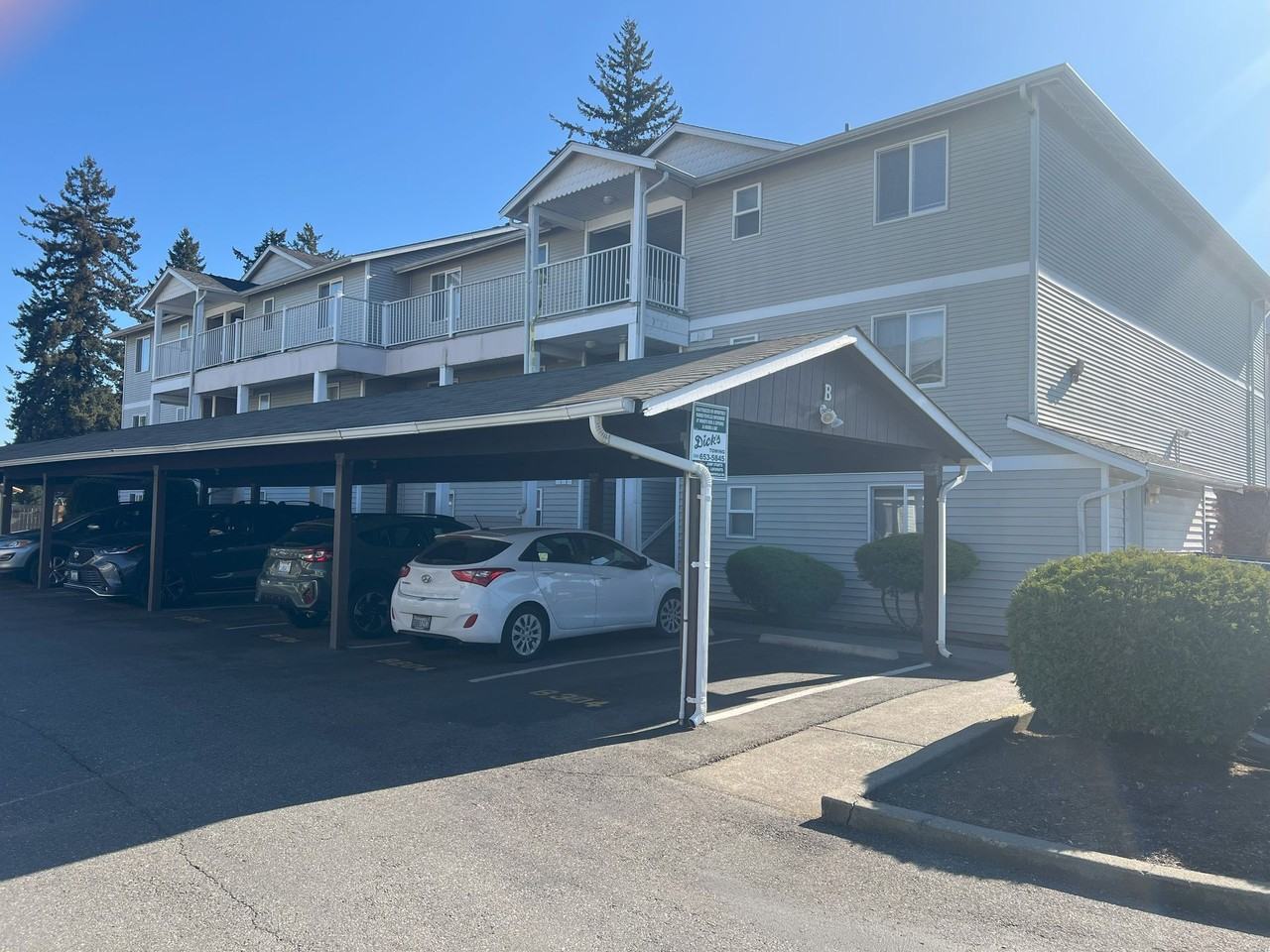 Hunter Place Apartments - Photo 3 of 13