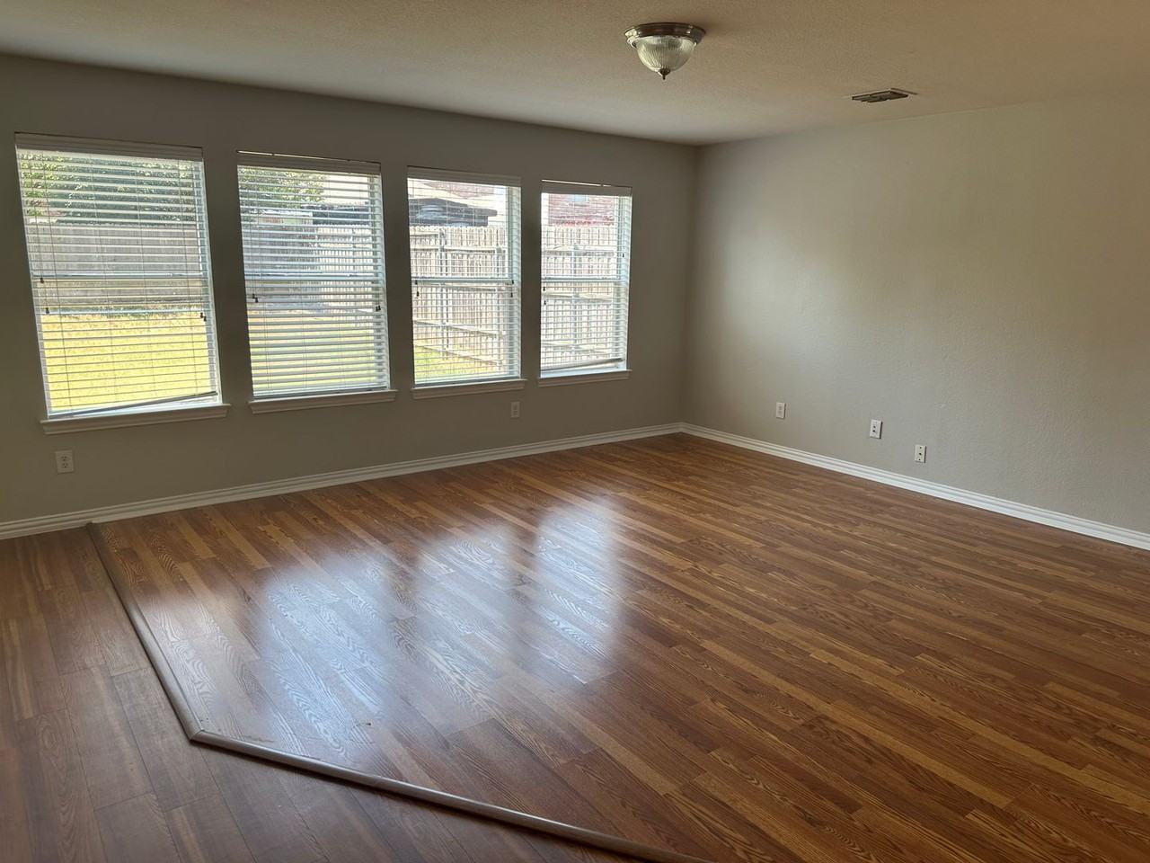1117 Acacia Dr - Photo 5 of 31