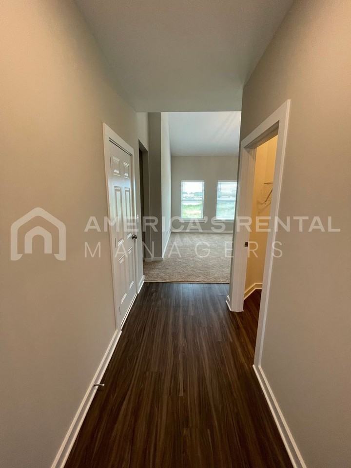 162 Graham Cir - Photo 2 of 41