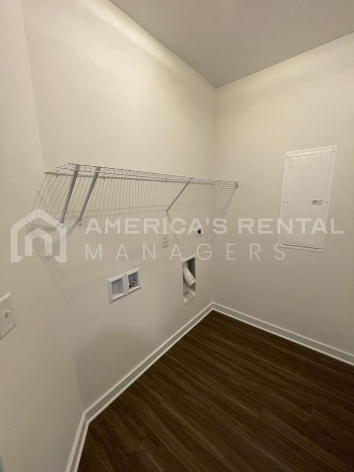 162 Graham Cir - Photo 3 of 41