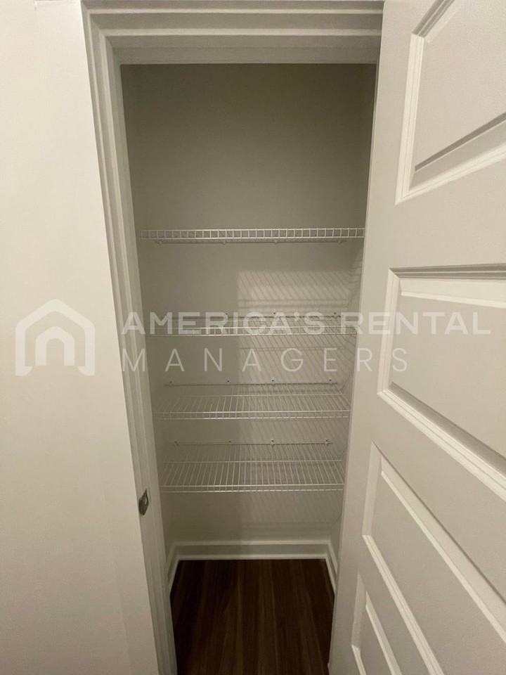 162 Graham Cir - Photo 4 of 41