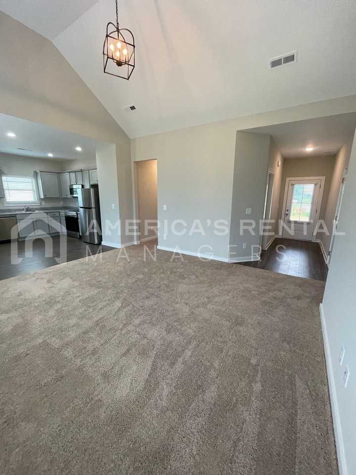 162 Graham Cir - Photo 6 of 41