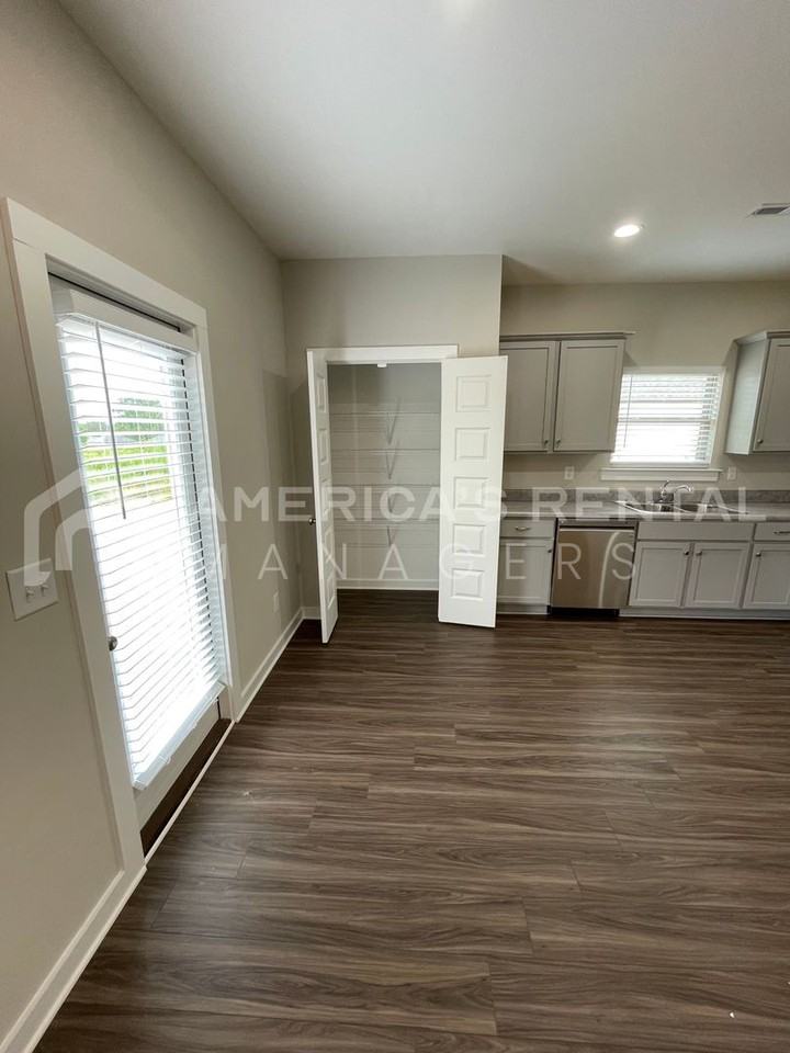 162 Graham Cir - Photo 7 of 41