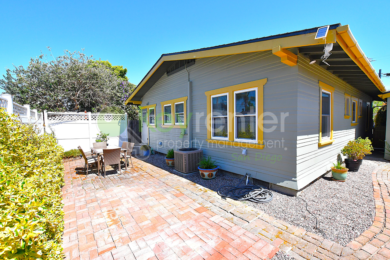 3258 Copley Ave - Photo 3 of 29