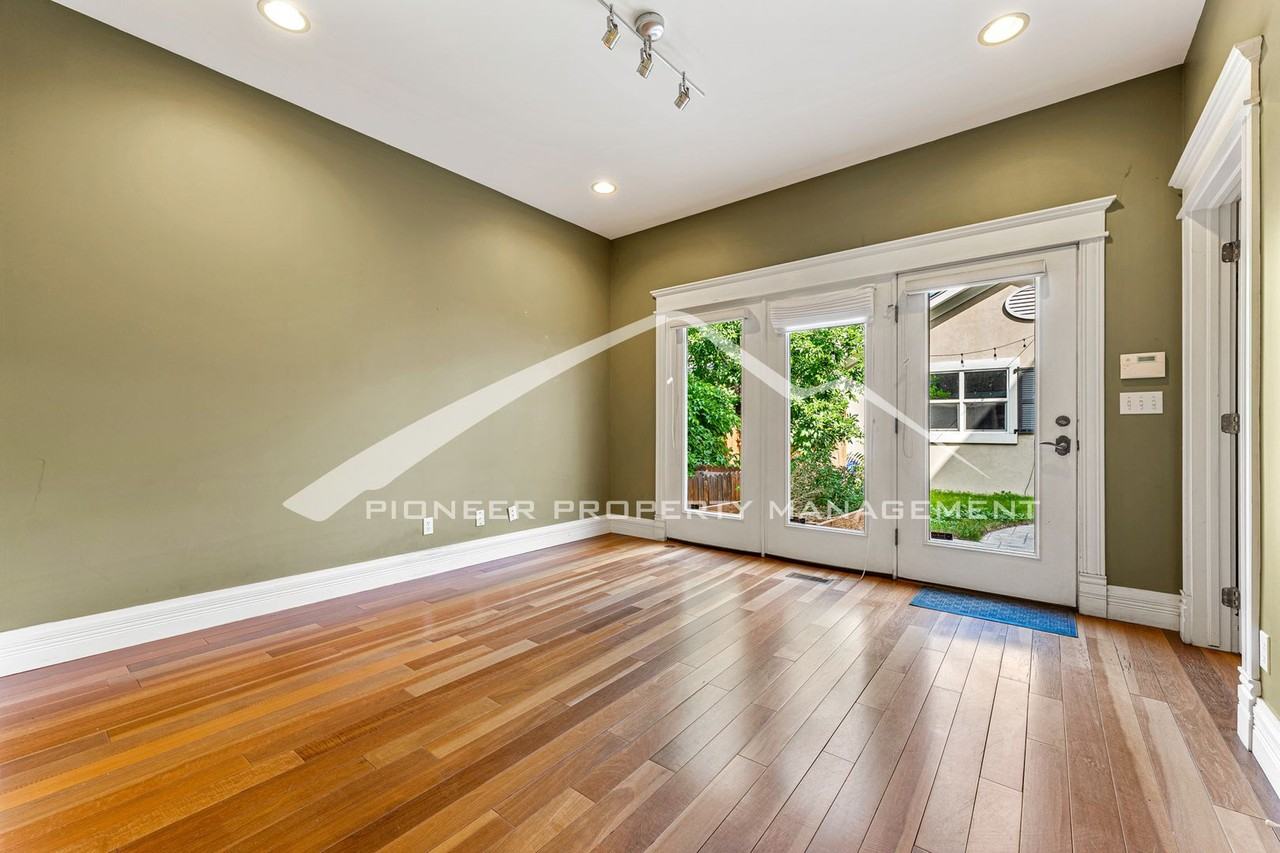 2426 Tremont Pl - Photo 6 of 20