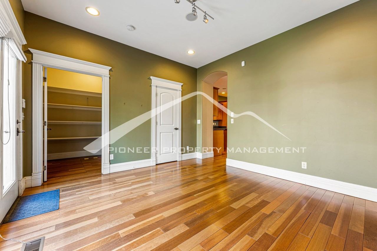 2426 Tremont Pl - Photo 7 of 20