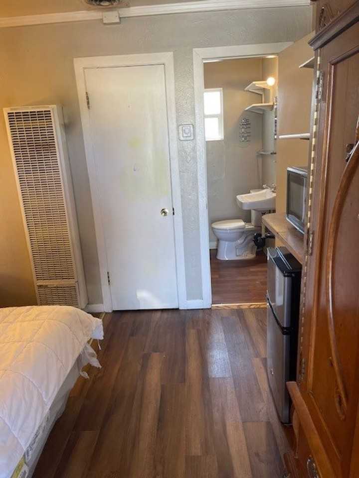 Lariat Motel - Photo 4 of 16