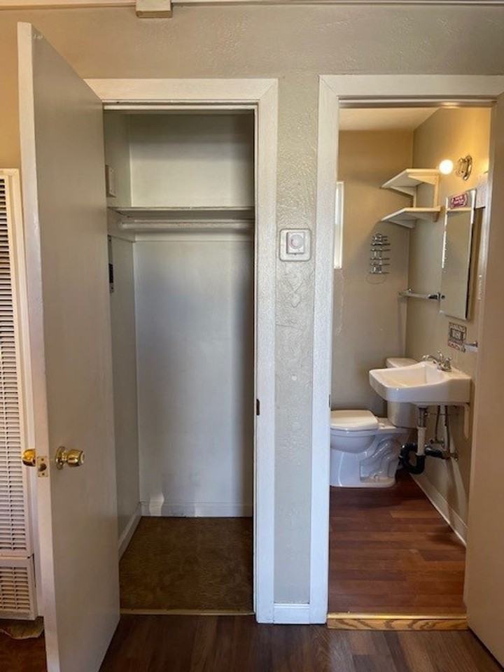 Lariat Motel - Photo 6 of 16