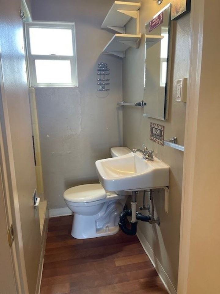 Lariat Motel - Photo 7 of 16