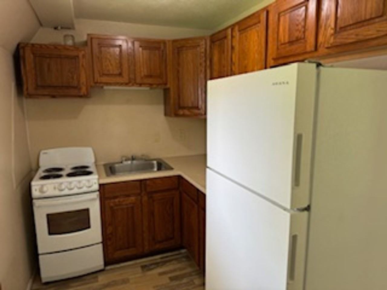 1033 E End Ave - Photo 2 of 7