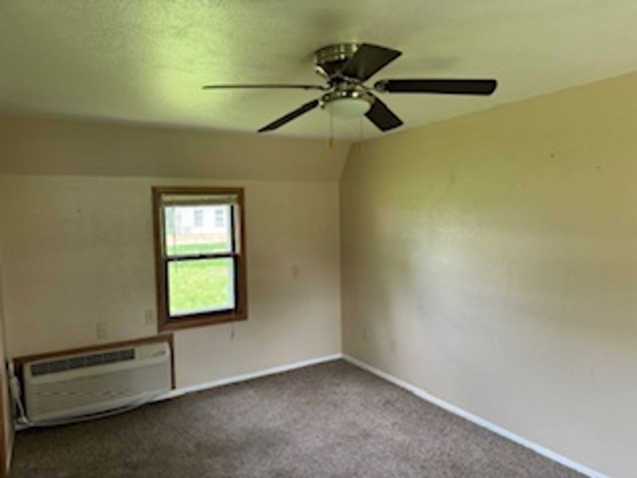 1033 E End Ave - Photo 3 of 7