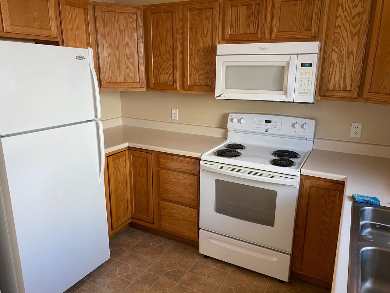 2615 Goldenrod Ln - Photo 3 of 11