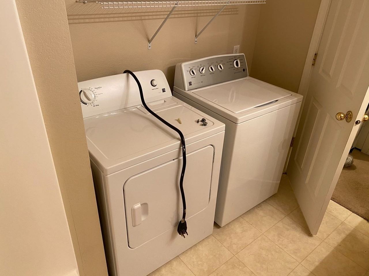 2615 Goldenrod Ln - Photo 5 of 11