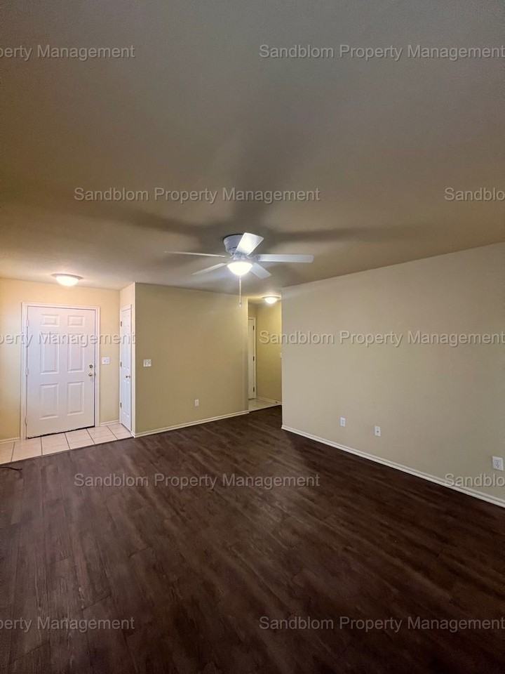 334A E 40th St - Photo 3 of 16