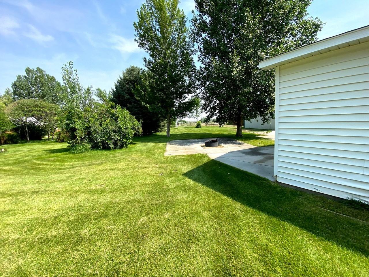 1050 Gasser Rd - Photo 3 of 50