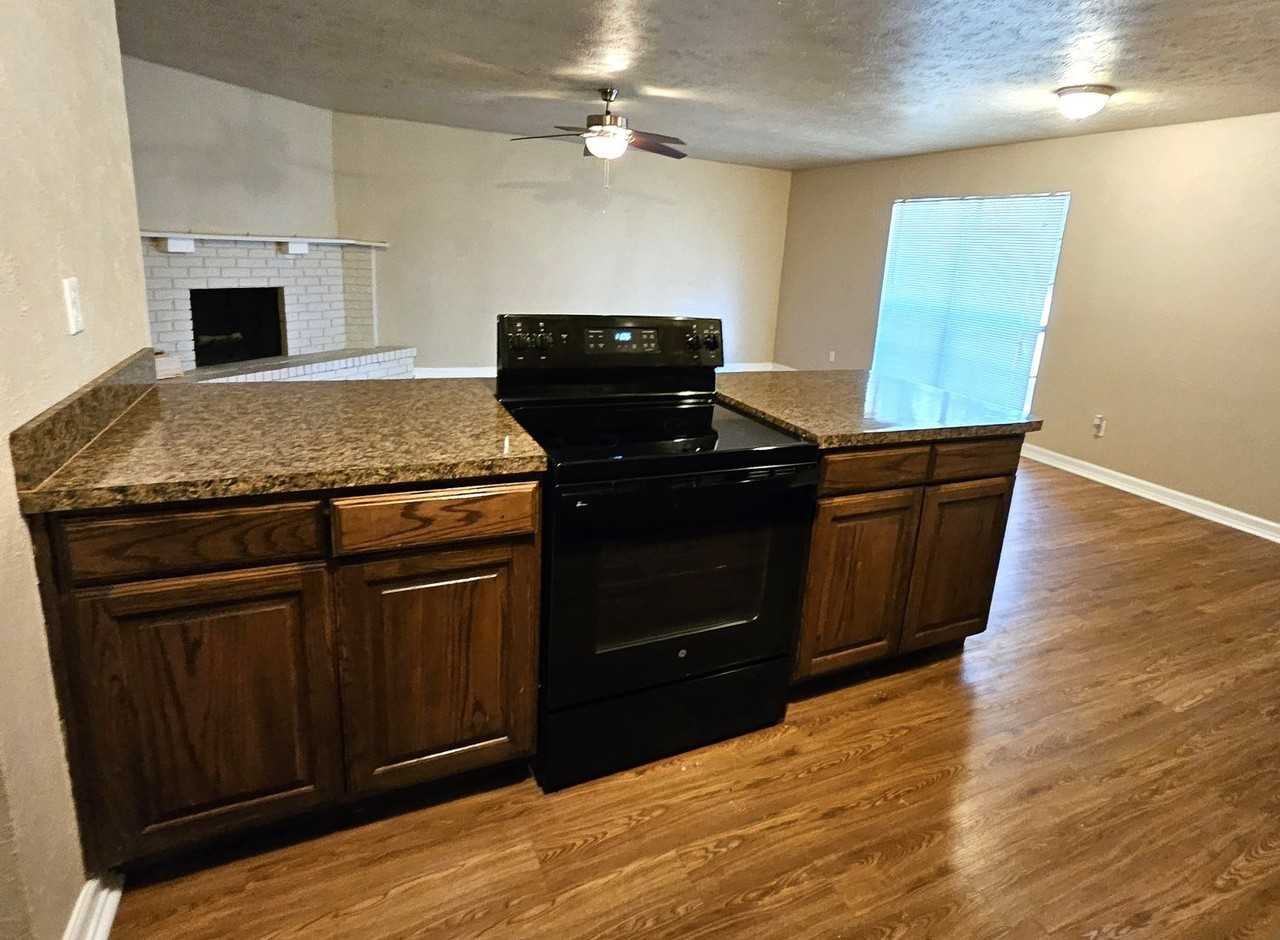 7304 Lea Pl - Photo 3 of 12