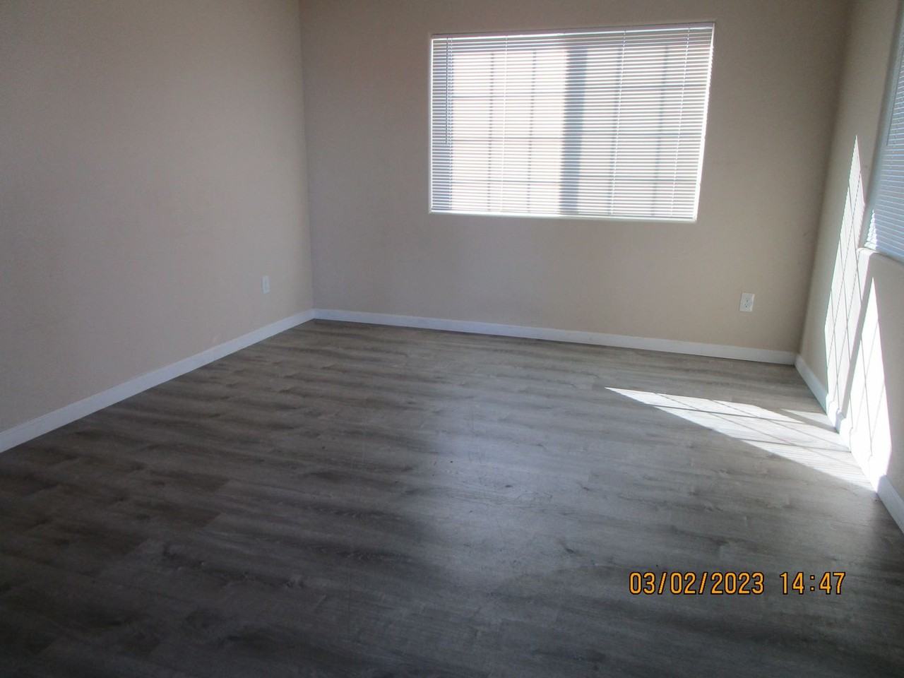 1427 E 18th St - Photo 3 of 7