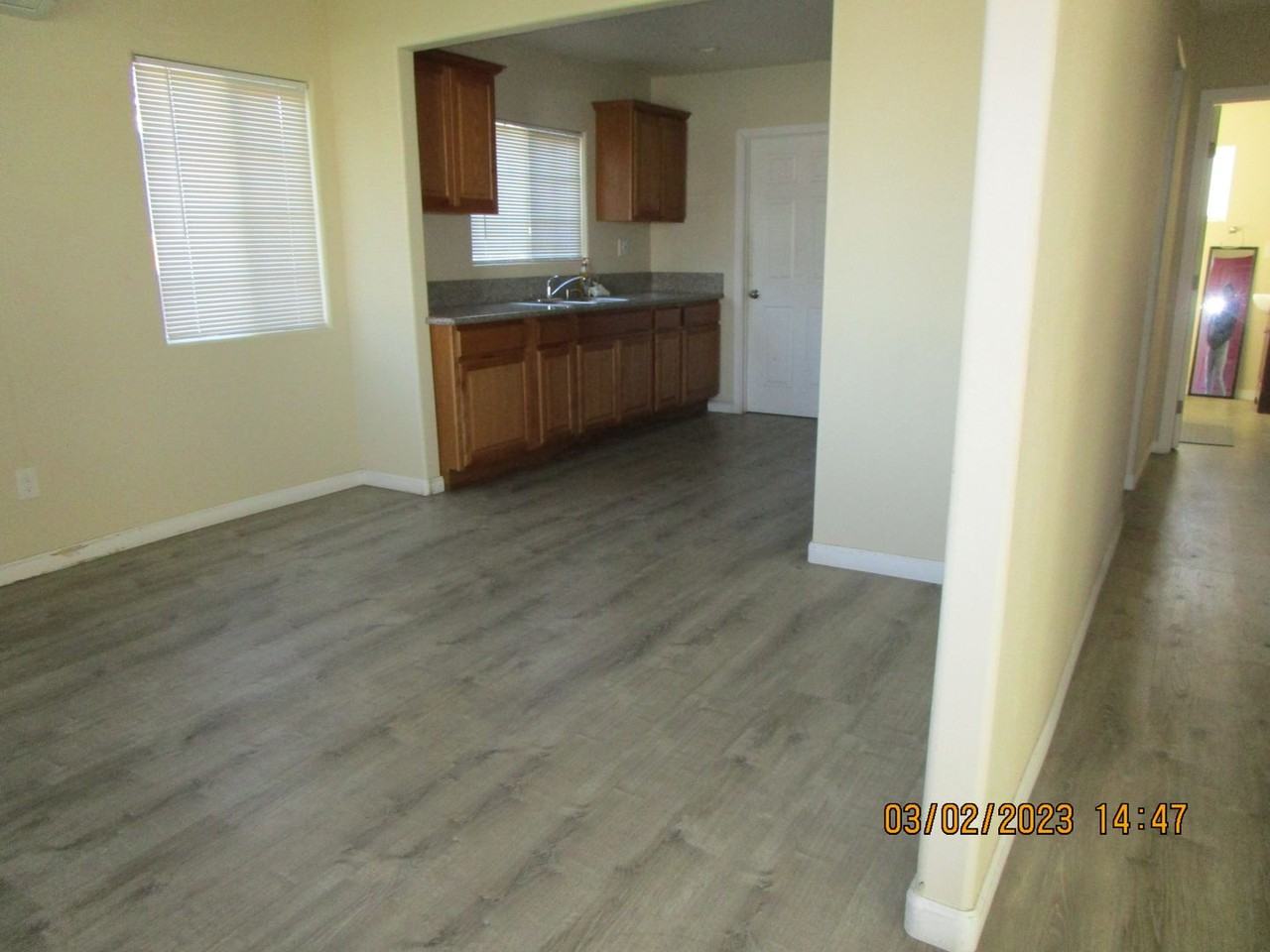 1427 E 18th St - Photo 4 of 7