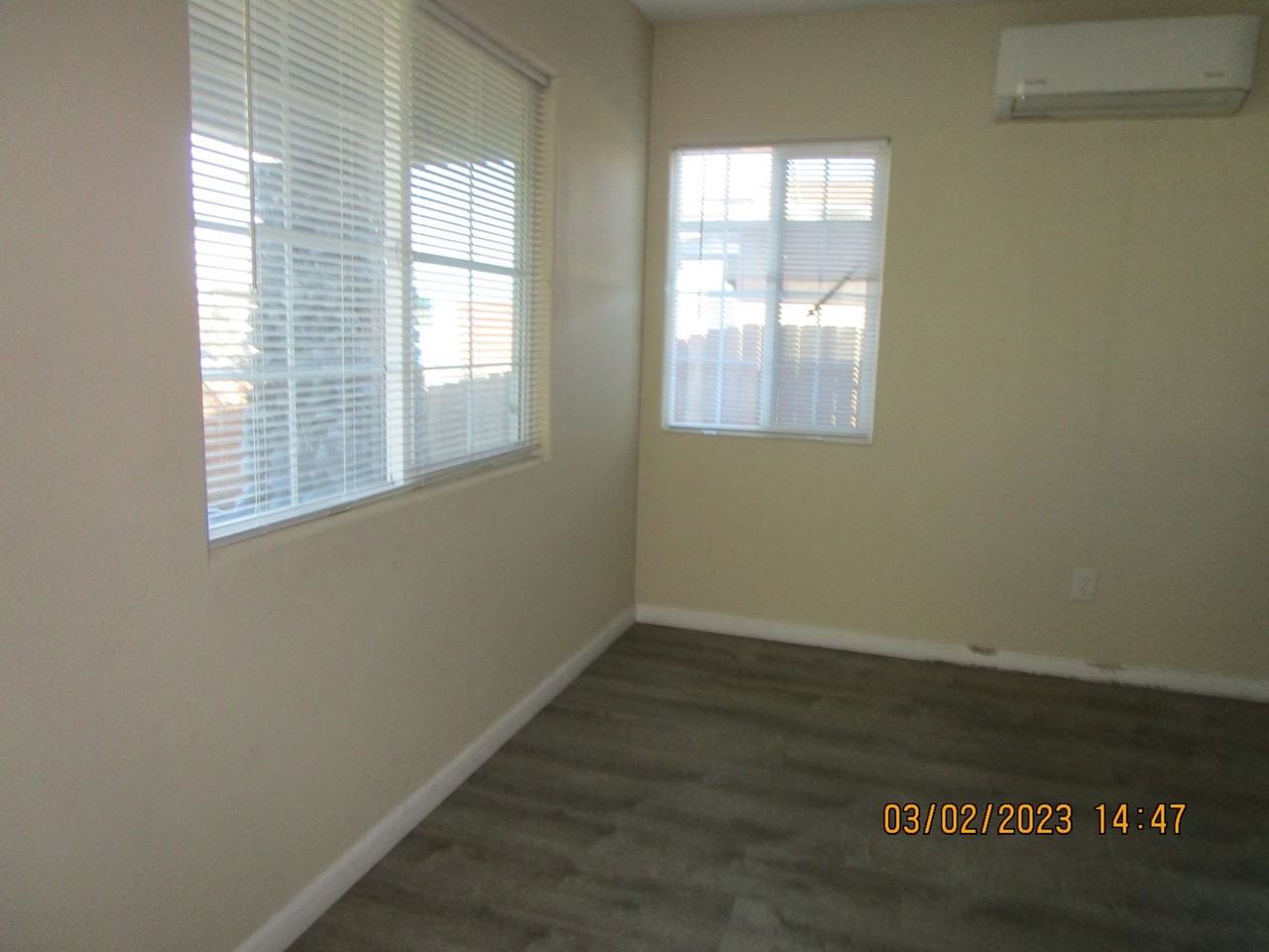 1427 E 18th St - Photo 5 of 7