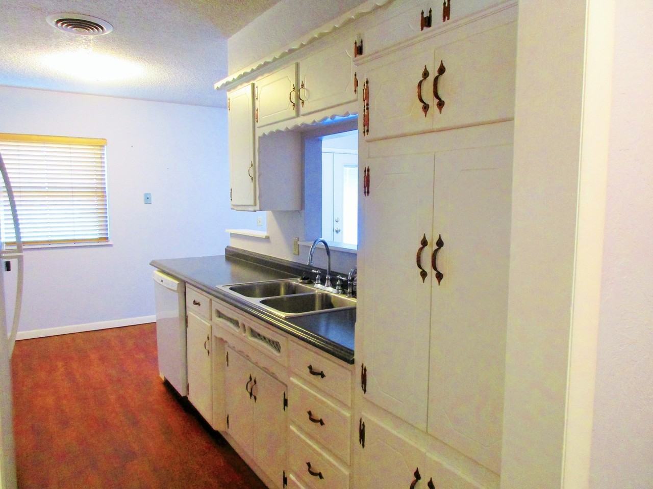 501 W Oklahoma Ave - Photo 3 of 21