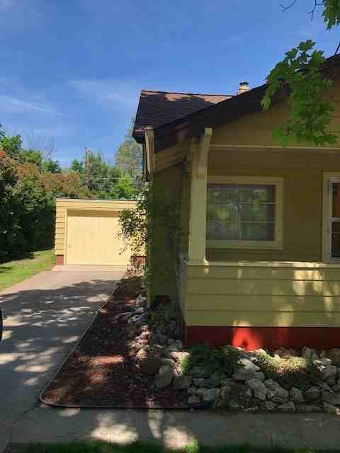 930 Locust St - Photo 2 of 15