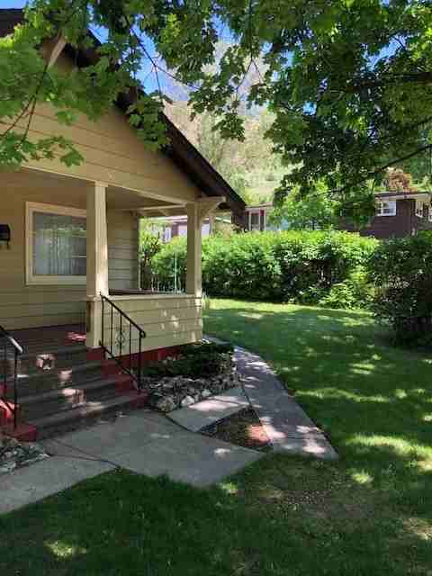 930 Locust St - Photo 3 of 15