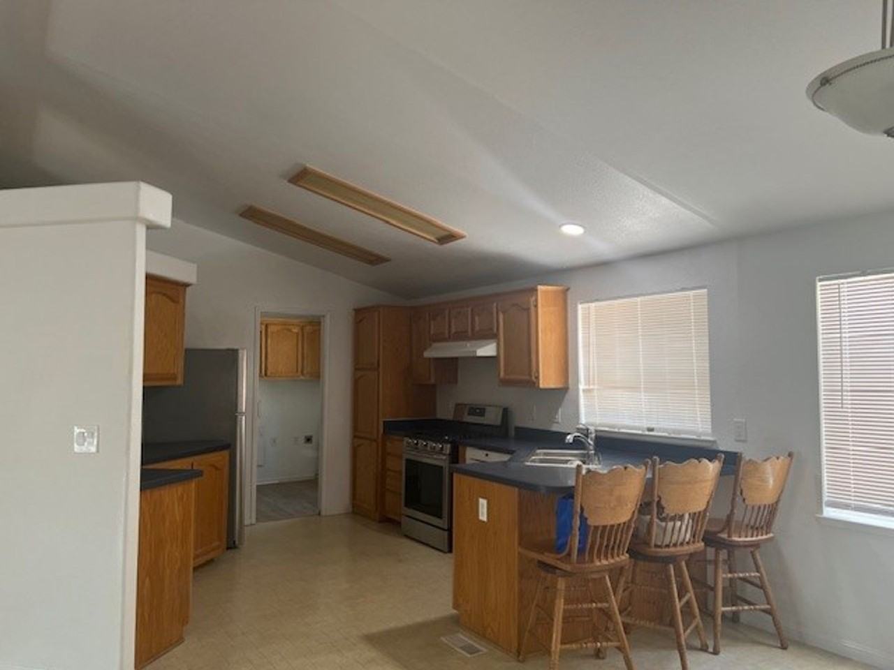 955 Prevost St - Photo 2 of 13