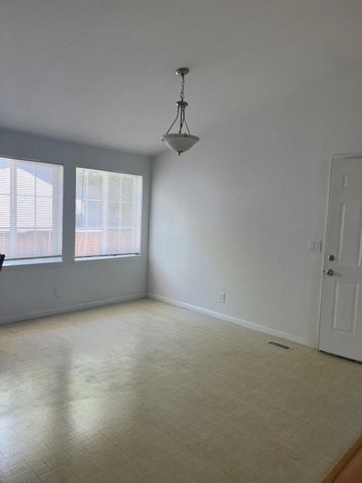 955 Prevost St - Photo 3 of 13