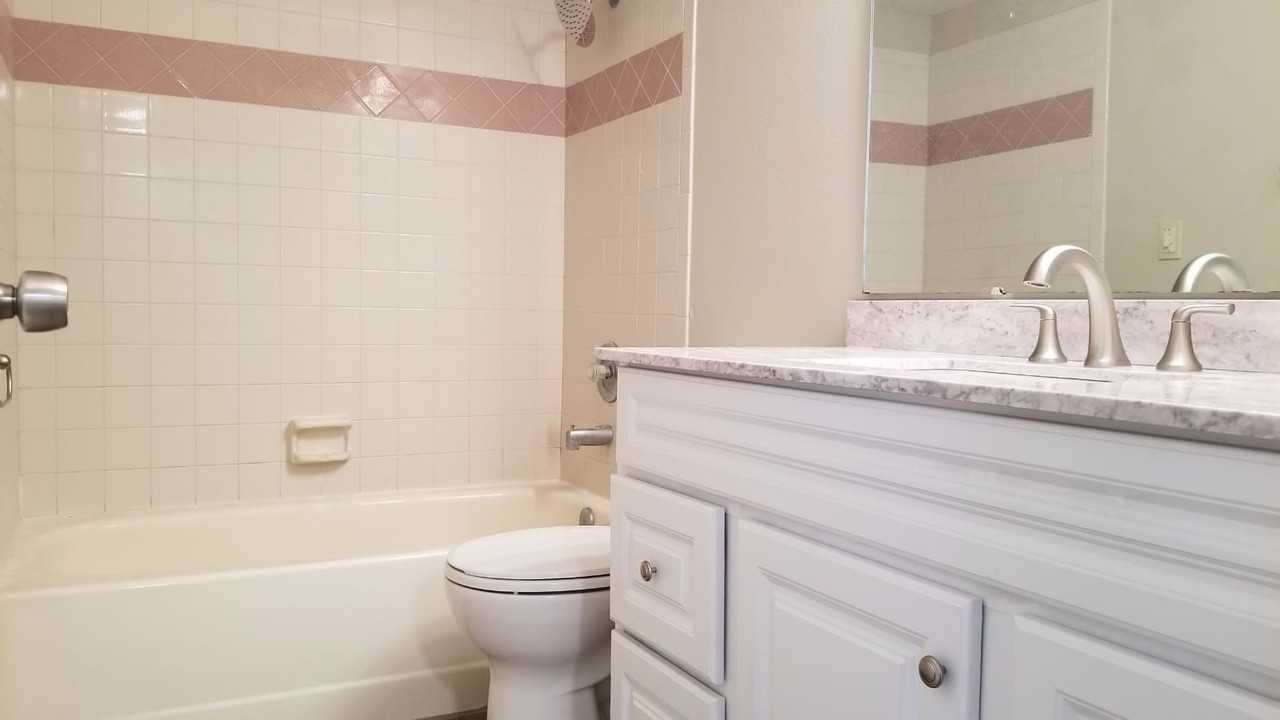 2284 N Carmen Ave - Photo 2 of 38
