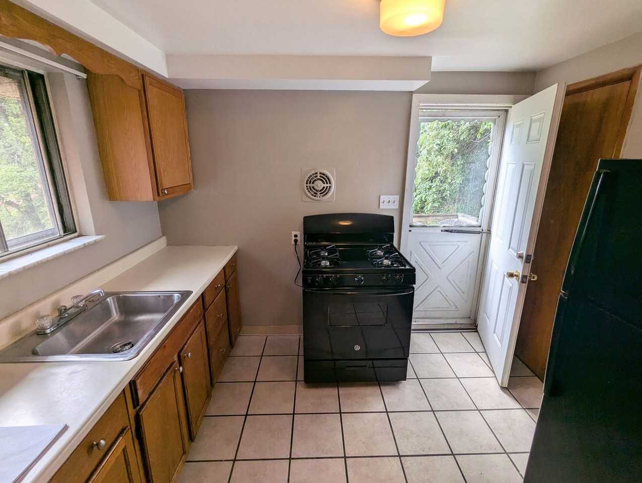 2639 Maple Ave - Photo 2 of 14