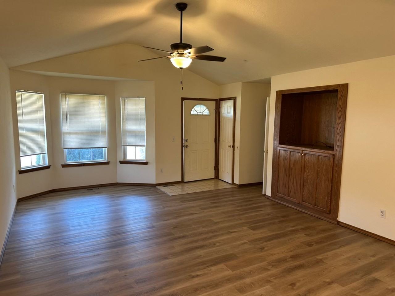 863 S Hickory Ln - Photo 2 of 10