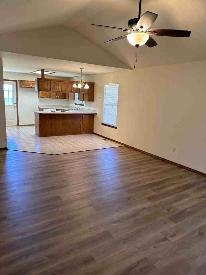 863 S Hickory Ln - Photo 4 of 10