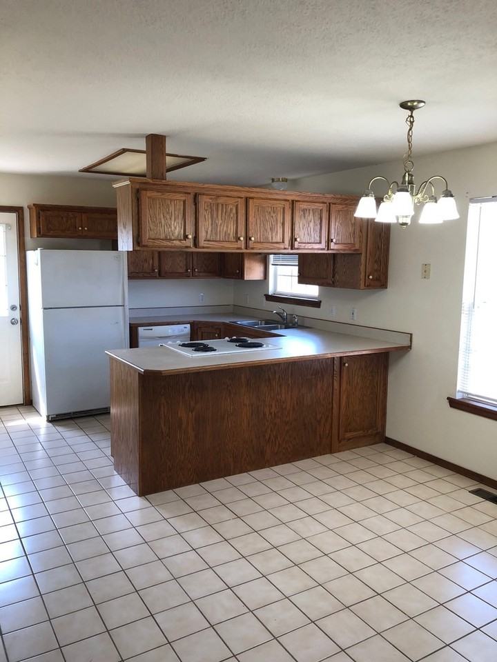 863 S Hickory Ln - Photo 6 of 10