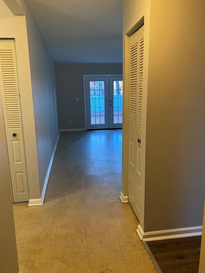 209 Sheraton Ct - Photo 2 of 11