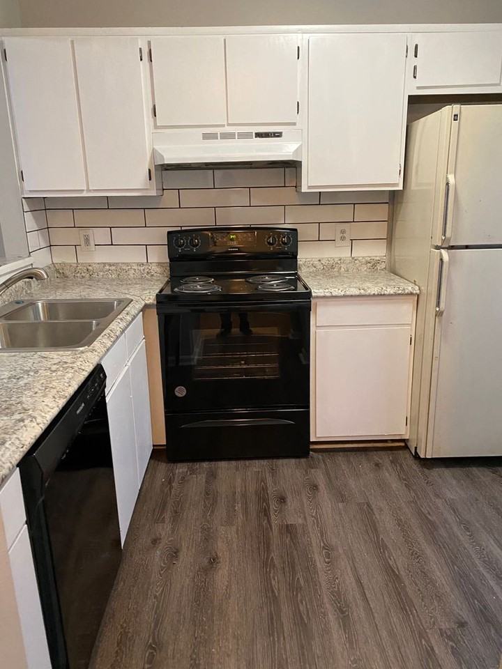 209 Sheraton Ct - Photo 3 of 11