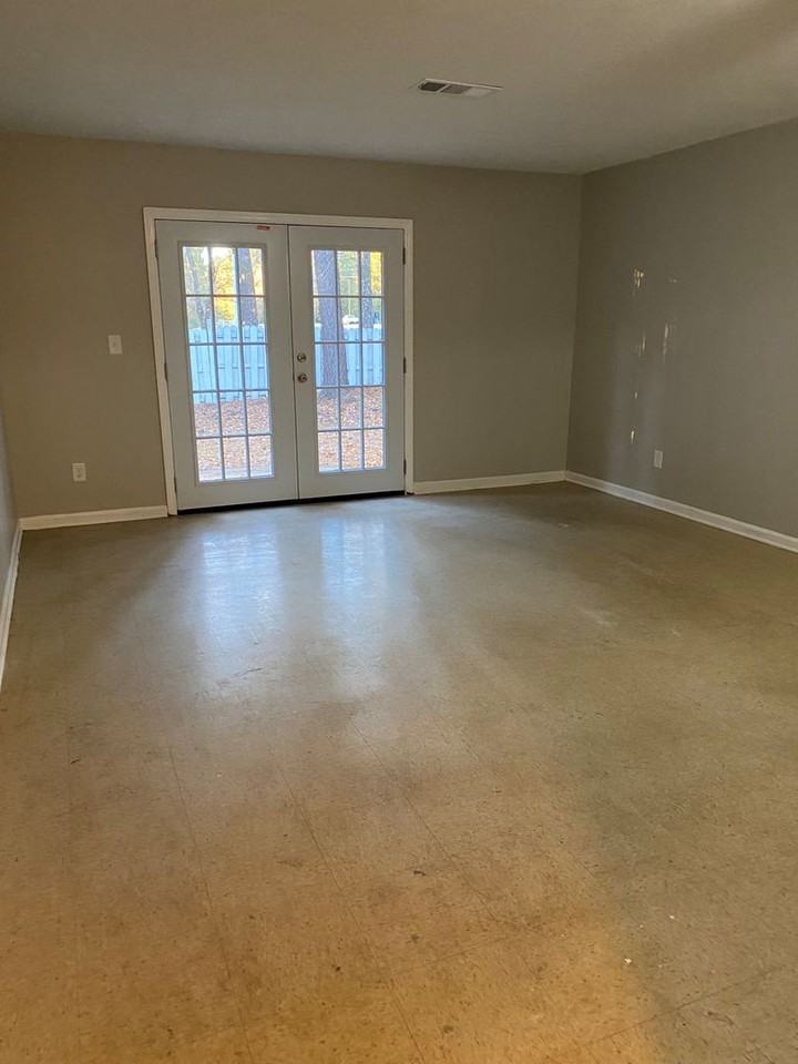 209 Sheraton Ct - Photo 4 of 11