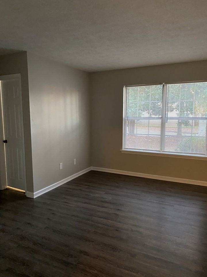 209 Sheraton Ct - Photo 6 of 11