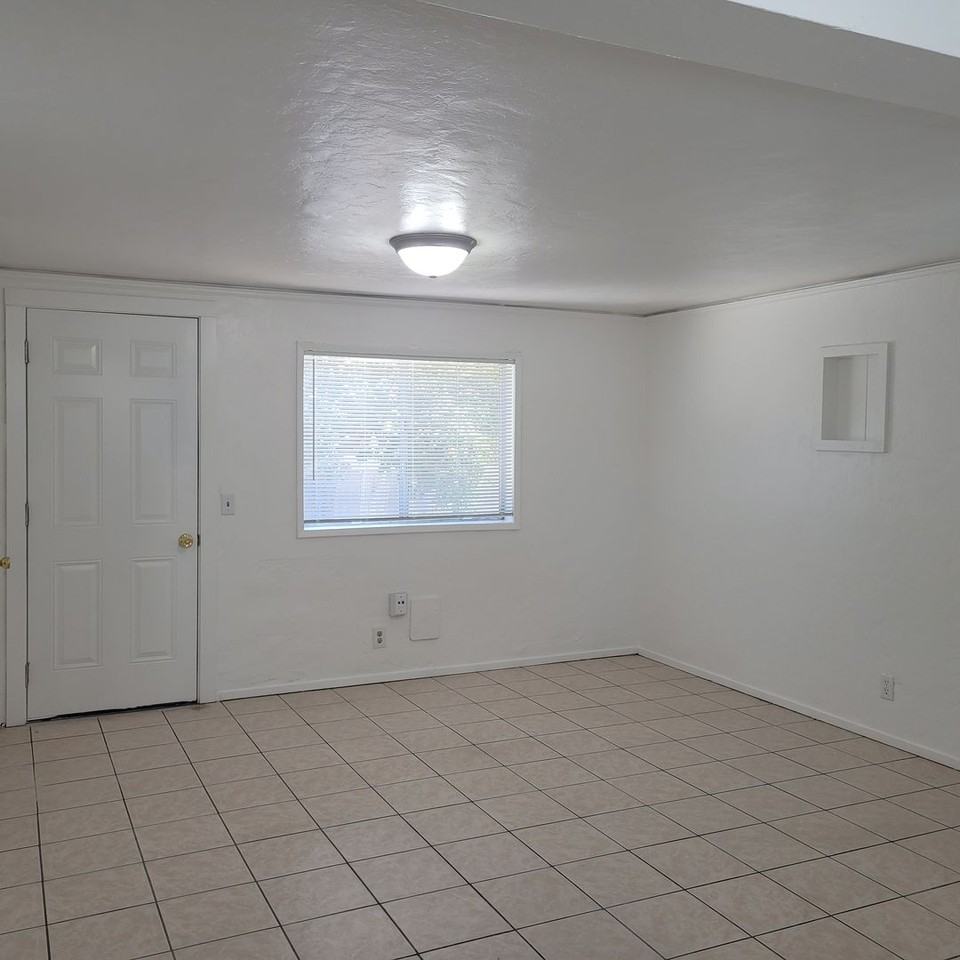 509 1/2 Mitchell Ave - Photo 2 of 5